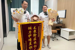 被瀑布落石砸中！全网牵挂的8岁女孩，眼球保住了……